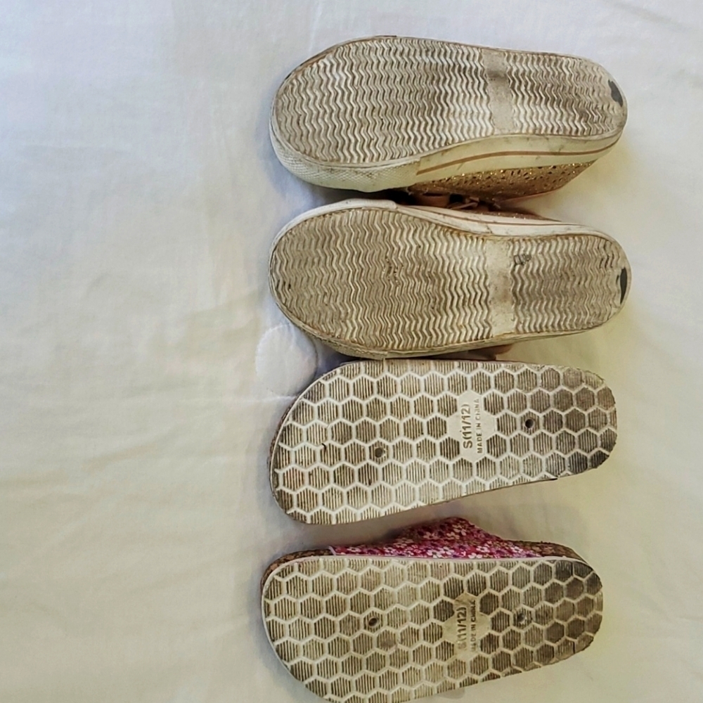 Two little girls shoes​​​​​​ - Picture 2 of 5